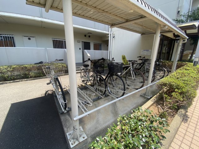 レスポアール三条朱雀の駐輪場