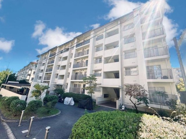 境谷西第2住宅団地17棟の外観