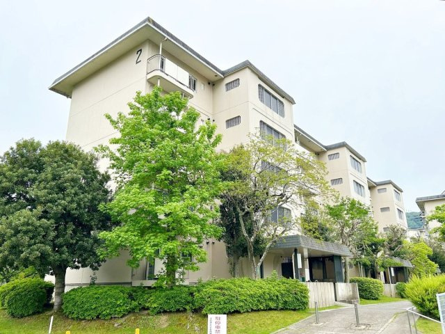 洛西境谷団地　２棟の外観