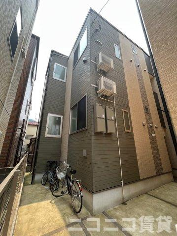 足立区中川４丁目のアパートの外観|
