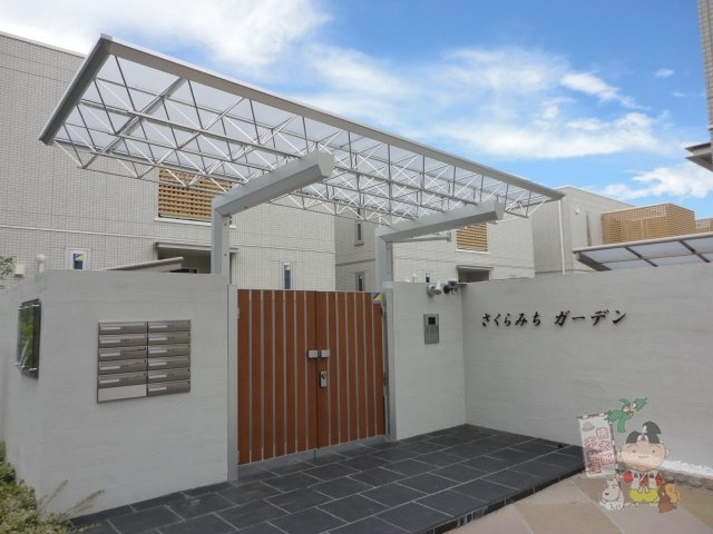 岡山市中区国富の一戸建てのエントランス