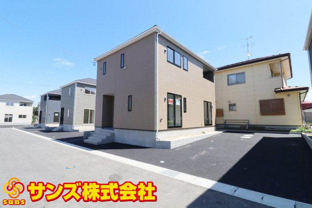 郡山市富久山町福原字大師前　　　６号棟　　　行健小学校、明健中学区の外観|南西側から見た駐車場を含む外観