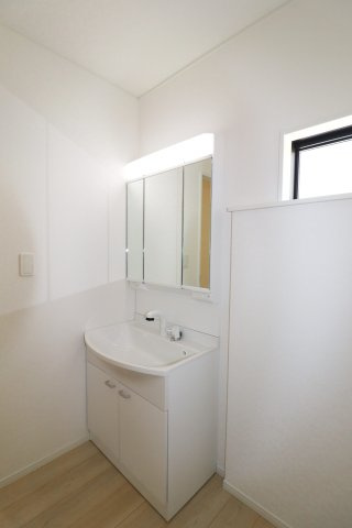 郡山市富久山町福原字大師前　　　６号棟　　　行健小学校、明健中学区の洗面所