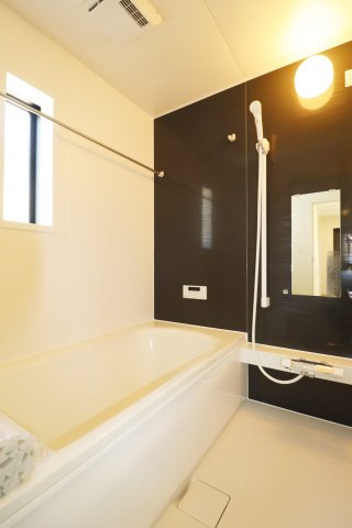 郡山市富久山町福原字大師前　　　６号棟　　　行健小学校、明健中学区の浴室