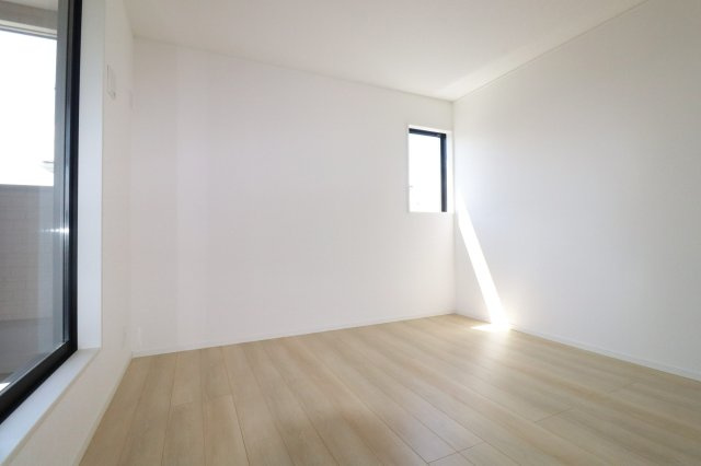 郡山市富久山町福原字大師前　　　６号棟　　　行健小学校、明健中学区の洋室