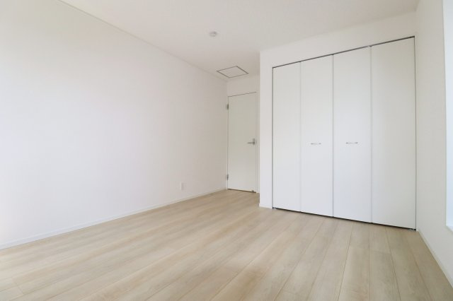 郡山市富久山町福原字大師前　　　６号棟　　　行健小学校、明健中学区の洋室