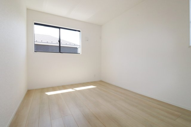 郡山市富久山町福原字大師前　　　６号棟　　　行健小学校、明健中学区の洋室