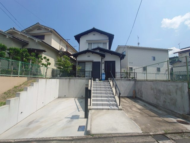 ◆スーパー、ドラッグストアが徒歩７分以内◆全居室６帖以上の３ＬＤＫ◆亀岡市西つつじケ丘大山台１丁目