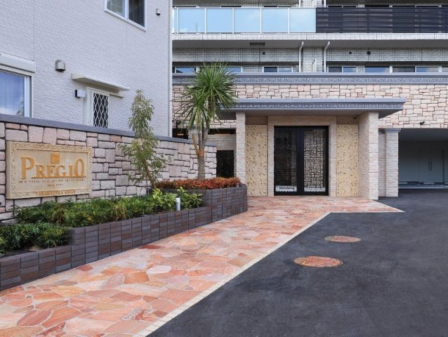 プレジオ宝塚ASIANのエントランス