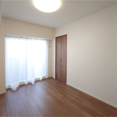 磯子汐見台ヒルズの洋室