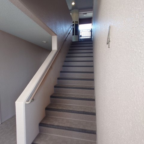 磯子汐見台ヒルズのその他|4階がエレベーターの停止階です。そこから階段を上がっていただきます