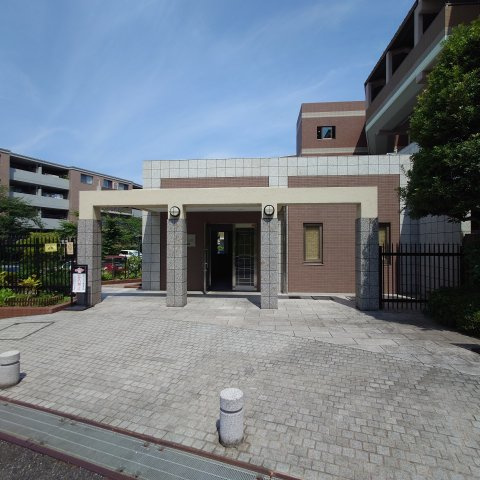 磯子汐見台ヒルズ|立派なエントランスです。