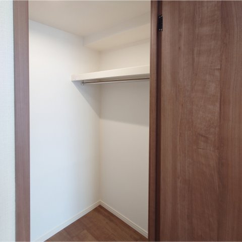 磯子汐見台ヒルズの収納|洋室にはウォークインクローゼットもございます。