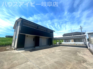 【外観】 | 大垣市平町！築7年中古住宅！敷地広々172坪！大きな折板ガレージ付き！お車スペース10台以上可能！ | 大垣市平町！築7年中古住宅！敷地広々172坪！大きな折板ガレージ付き！お車スペース10台以上可能！