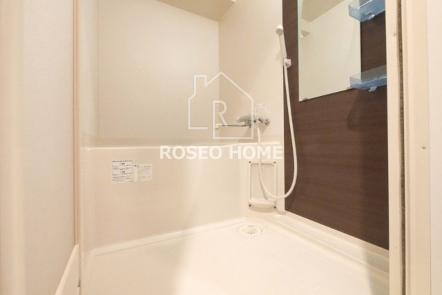 セレニテ本町ROJI02の浴室