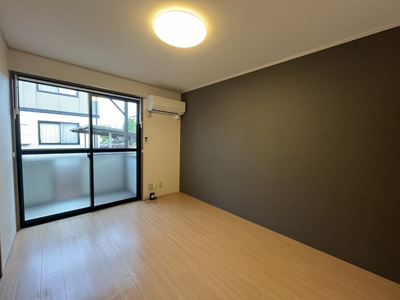 【居間・リビング】 | ロイヤルガーデン子安 A