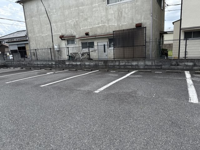 サニーハイツ田寺　B棟の駐車場