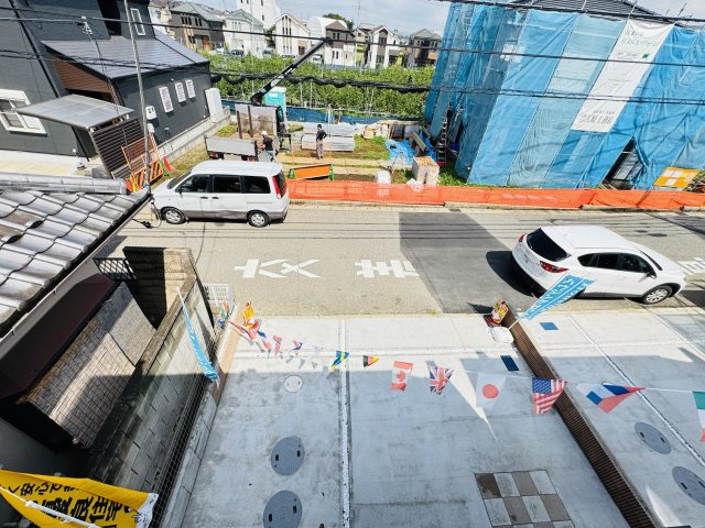 松戸市高塚新田新築戸建の展望|5.25帖洋室前バルコニーより道路側眺望