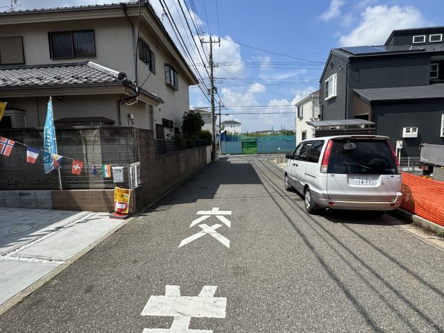松戸市高塚新田新築戸建の前面道路含む現地写真|北西側前面道路・幅員約6ｍ