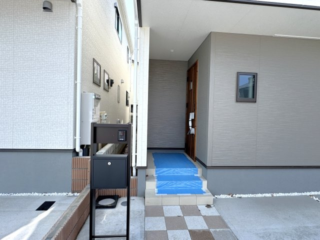 松戸市高塚新田新築戸建のエントランス
