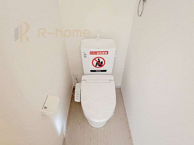 石岡市茨城1期　新築戸建て　2号棟のトイレ|温水洗浄便座付きのトイレ。
トイレが２ヵ所設置で朝の忙しい時間でも安心です。