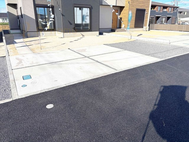 石岡市茨城1期　新築戸建て　2号棟の駐車場|カースペースは2台お停めいただけます♪