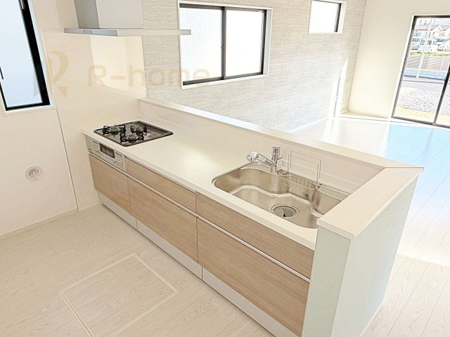 石岡市茨城1期　新築戸建て　2号棟のキッチン|料理をしながら家族とコミュニケーションが取れる対面式システムキッチン。