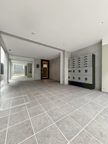「防音マンション」ラシクラス上板橋のエントランス|落ち着いたエントランスです