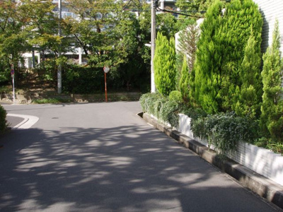 【周辺】 | ガーデンハウス千里古江台 | 前面道路