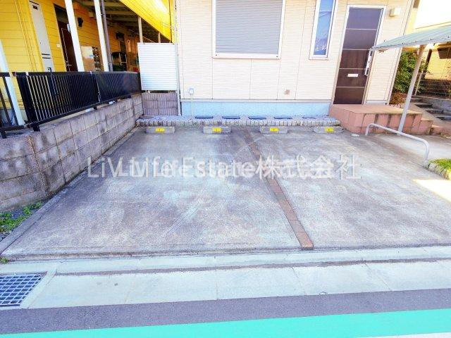 小平市小川町１丁目のアパートの駐車場