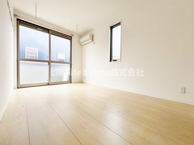 小平市小川町１丁目のアパートの洋室