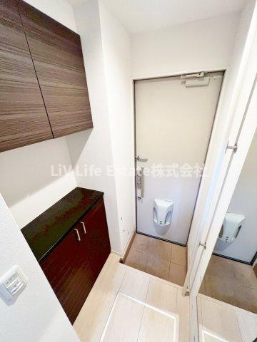 小平市小川町１丁目のアパートの玄関