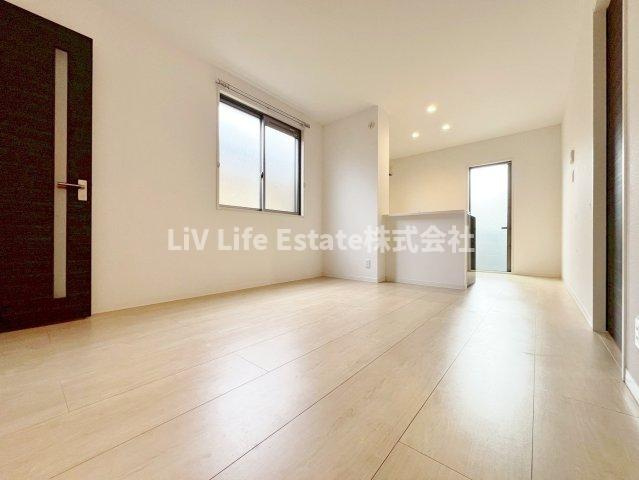 小平市小川町１丁目のアパートの居間・リビング