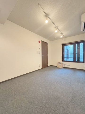 「防音マンション」ラシクラス上板橋の居間・リビング|防音室は防音床、防音壁、防音天井となっており、まさに楽器を演奏するためにつくられた24時間楽器演奏可能の防音室です