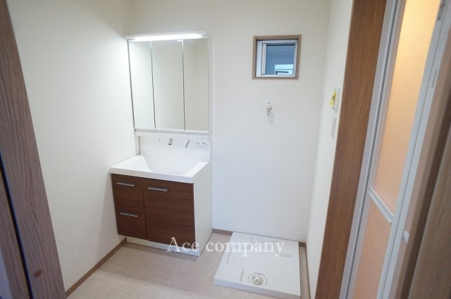 【ランドリースペース】 | 東大阪市岩田町1丁目　【E号地】 | 2階に水廻り設備集約で家事の効率UP♪洗面室に床下収納付きです♪