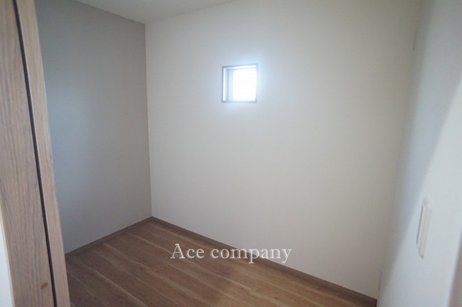 【内装】 | 東大阪市岩田町1丁目　【E号地】 | 【3階：フリールーム3帖】収納・趣味部屋・書斎・リモート部屋等に♪