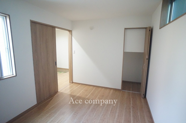 【子供部屋】 | 東大阪市岩田町1丁目　【E号地】 | 【1階：洋室6帖】階段下収納あります。