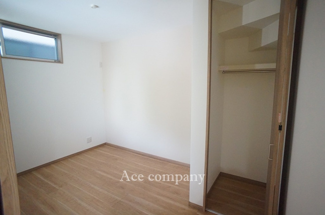 【子供部屋】 | 東大阪市岩田町1丁目　【E号地】 | 【1階：洋室5.5帖】階段下クローゼットあります。