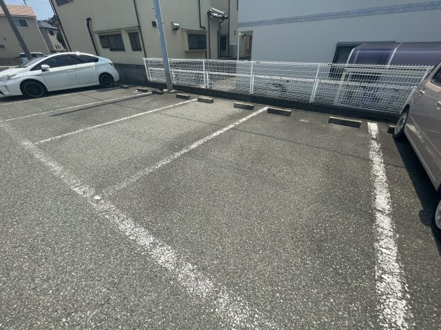グリーンハイツ大久保の駐車場