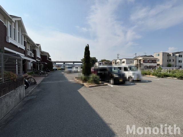 クリスタルグランツの駐車場