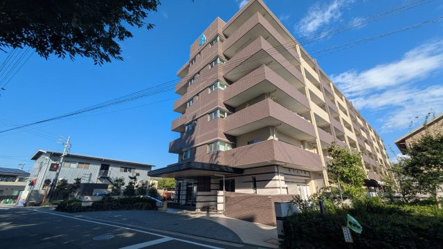 アルビオアルファ渚ガーデンの外観