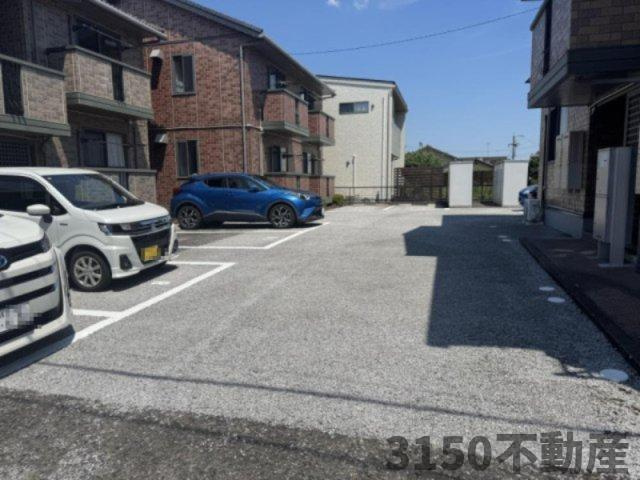 ミュータウン　Bの駐車場