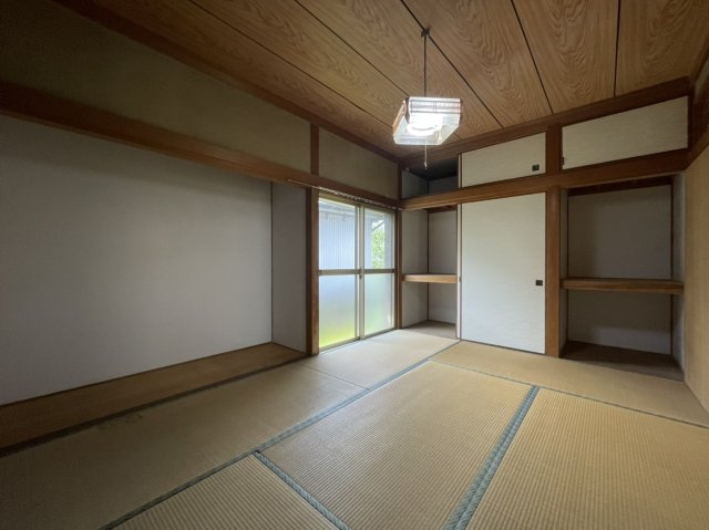 小江原二丁目戸建の和室|約6帖の北側和室を撮影したものです。