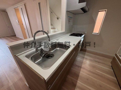 【キッチン】 | 神戸市須磨区行幸町1丁目　新築戸建仲介手数料無料！ | きれいなキッチンです