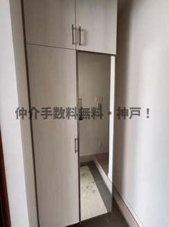 【玄関】 | 神戸市須磨区行幸町1丁目　新築戸建仲介手数料無料！ | 落ち着いた玄関です