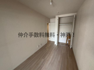 【洋室】 | 神戸市須磨区行幸町1丁目　新築戸建仲介手数料無料！ | 個人の部屋や寝室として使える洋室です