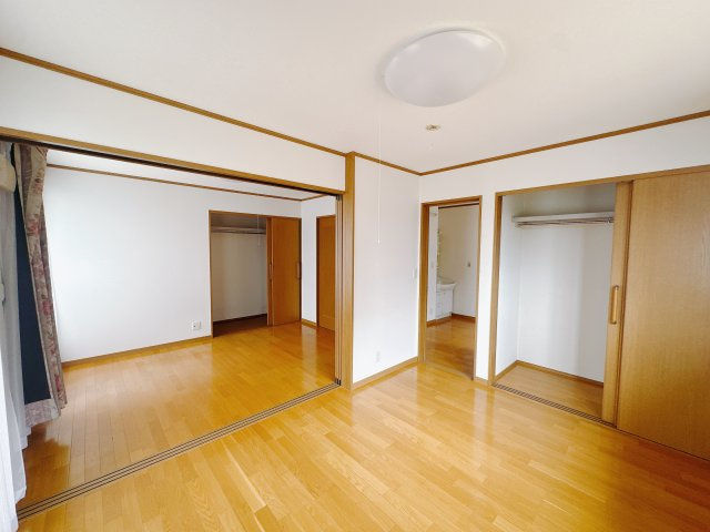 【中古戸建】伊勢崎市上蓮町の洋室|■2階洋室｜子供部屋のメリットは「自立心を養うことができる」「自分で整理整頓できるようになる」そして、お子様が成長した際には「プライバシーを確保できる」といい事だらけ♪