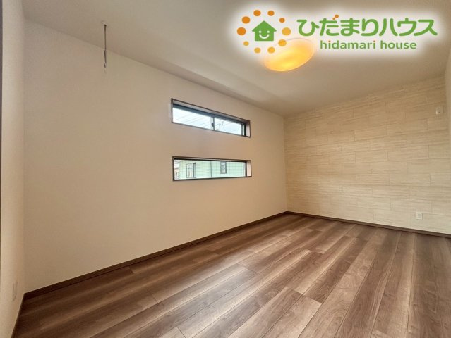 熊谷市上之　第9期　新築一戸建て　ワイウッドコート　04の寝室|7.5帖の主寝室！
十分な広さがあるので、大切なプライベート空間を素敵に演出できます♪								
