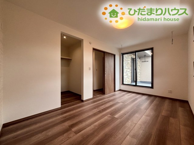 熊谷市上之　第9期　新築一戸建て　ワイウッドコート　04の寝室|バルコニーに面しているので明るい日差しが差し込みます★