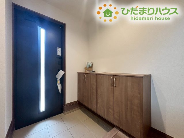 熊谷市上之　第9期　新築一戸建て　ワイウッドコート　04の玄関|使い勝手の良いシューズボックス☆
乱雑になりがちな玄関をスッキリ見せてくれます！									
